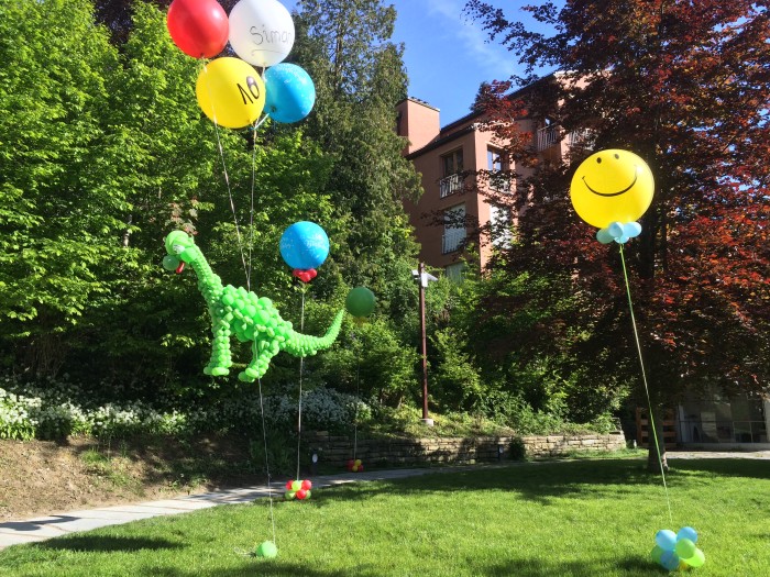 Fliegender Geburtstags-Dinosaurier